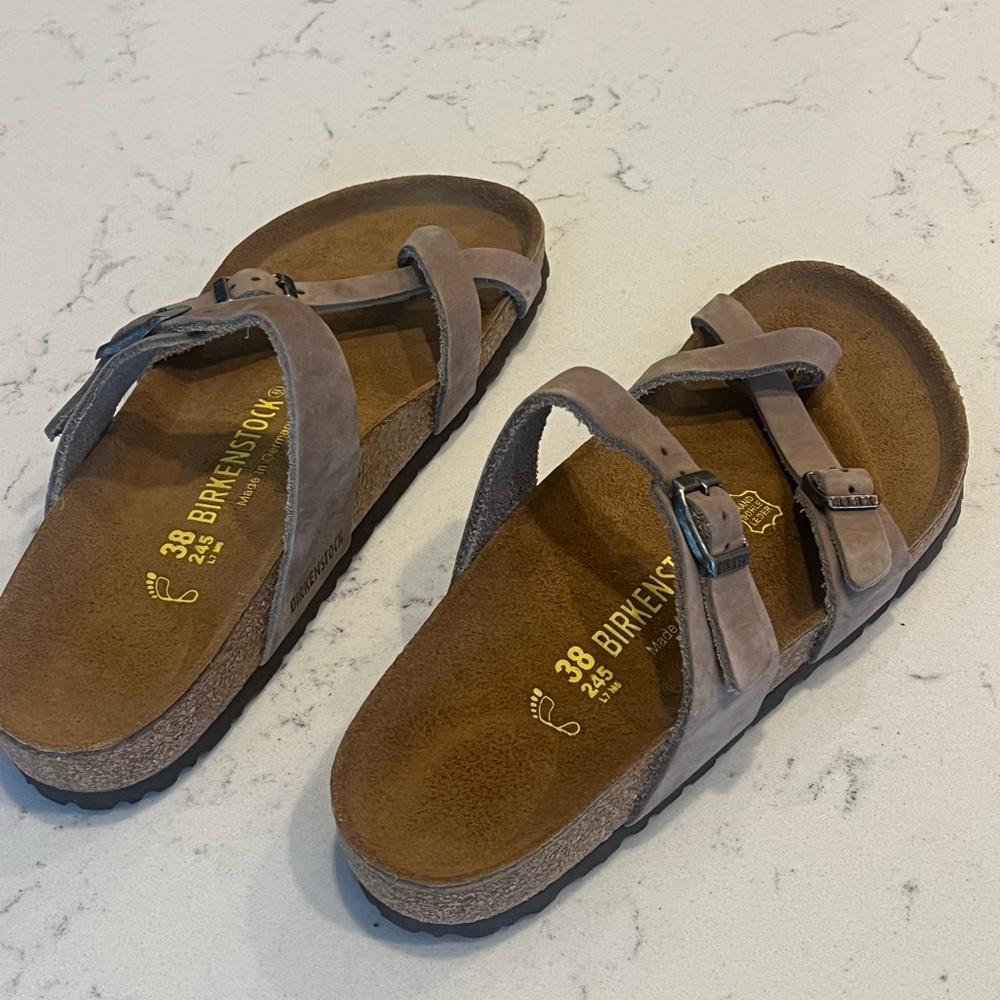 Birkenstock Mayari Mocha Size 38 (NWOT) - brand new, never worn.